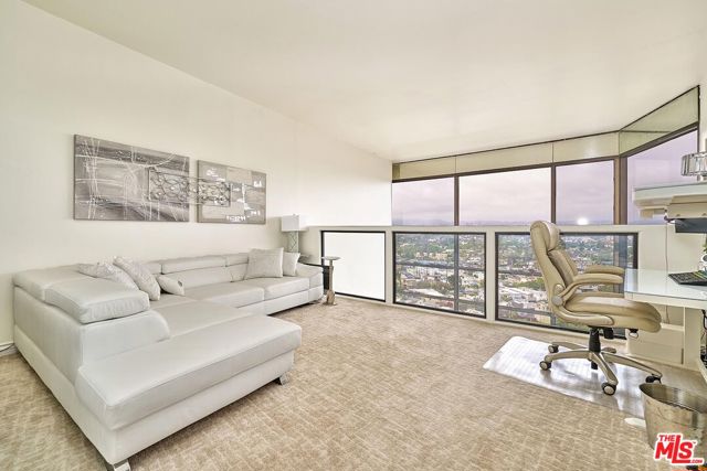 4337 Marina City Drive, Marina del Rey CA: https://media.crmls.org/mediaz/70c1c45a-e7ab-40bd-a9c4-e4145e730f71.jpg