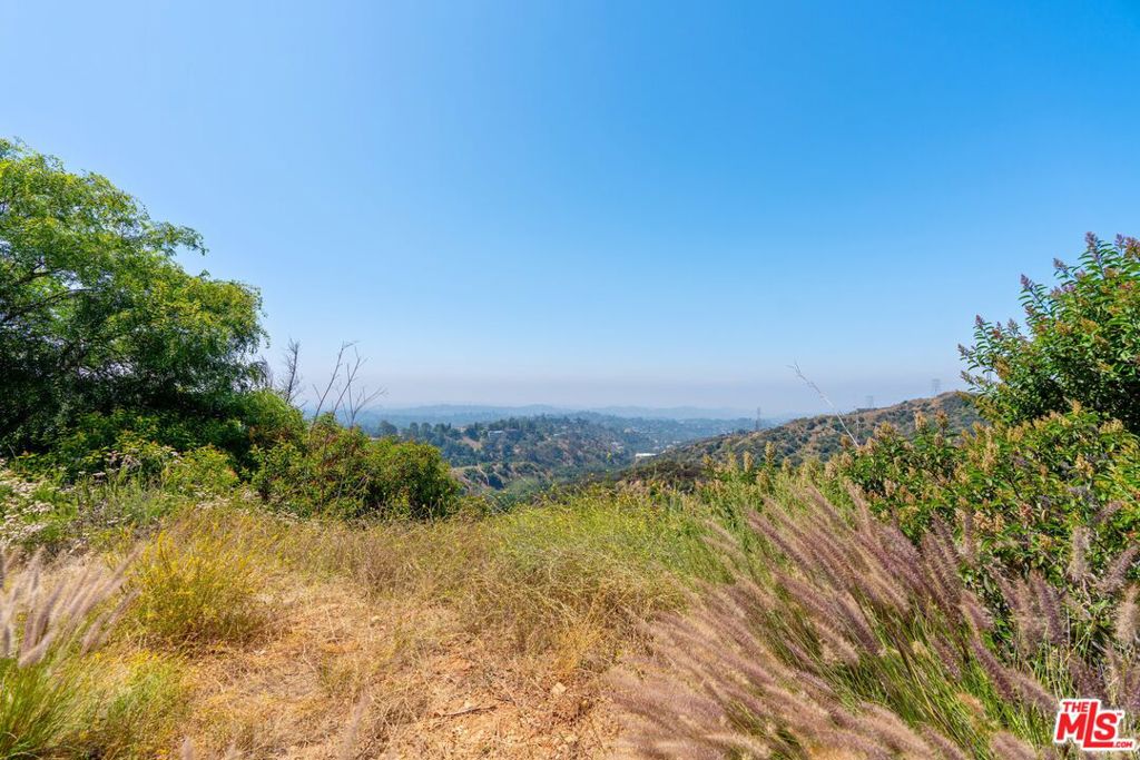 1570 Glen Oaks Boulevard, Pasadena, CA 91105