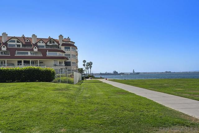 1099 1st St, Coronado CA: https://media.crmls.org/mediaz/70c1e158-342c-4358-aa49-82149ce04d07.jpg