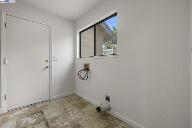 1023 Snowgoose Ln, Manteca CA: https://media.crmls.org/mediaz/70c1e94d-f2e3-47d9-9c1c-93493ca7c40d.jpg