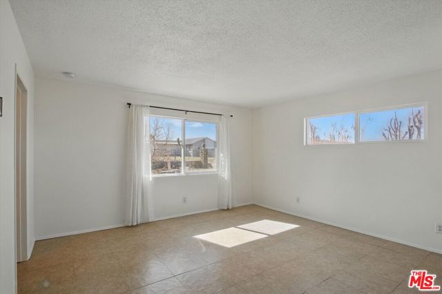 6391 Ruth Drive, Yucca Valley CA: https://media.crmls.org/mediaz/70c267b6-93fa-4488-9f51-0907968d70c6.jpg