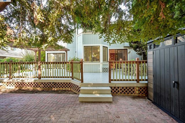112 Kingswood Cir, Danville CA: https://media.crmls.org/mediaz/70c29f59-c59d-4125-a204-45f9ac5754b3.jpg