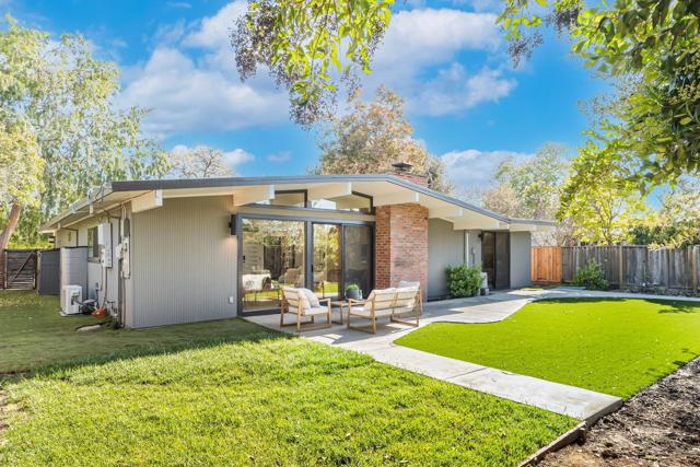 691 Dunholme Way, Sunnyvale CA: https://media.crmls.org/mediaz/70c31de4-c964-43e6-952a-f74f66776813.jpg