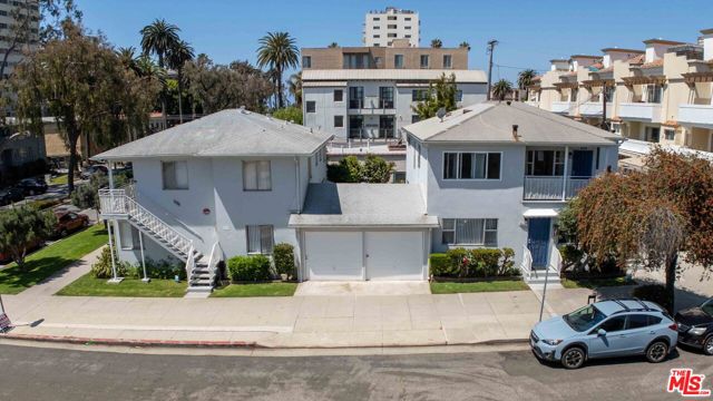 231 California Avenue, Santa Monica CA: https://media.crmls.org/mediaz/70c3f1d4-4007-4bfc-8f68-d850c4501d13.jpg