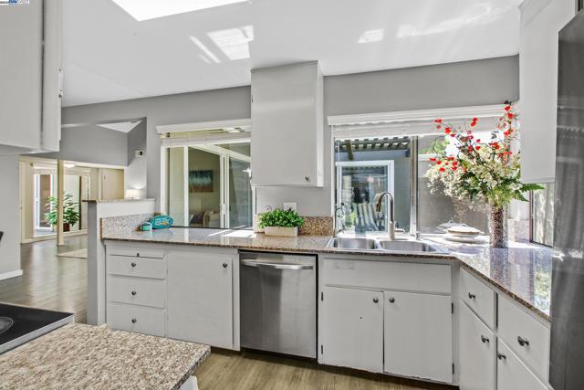 1328 Star Bush Ln, San Jose CA: https://media.crmls.org/mediaz/70c400ba-5802-47f1-9ed5-f202402d6a1c.jpg