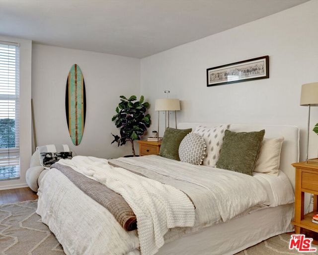 23901 Civic Center Way, Malibu CA: https://media.crmls.org/mediaz/70c4be23-682b-4f90-b3c8-d794e093d8d8.jpg