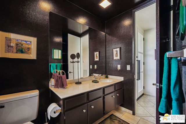 1445 Via Isla, Palm Springs CA: https://media.crmls.org/mediaz/70c4caaa-73ce-43e2-8caa-b53f298f4544.jpg
