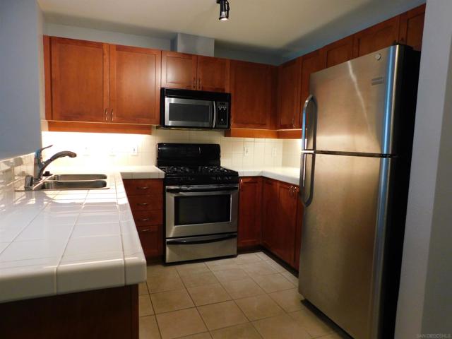 1240 India St, San Diego CA: https://media.crmls.org/mediaz/70c4d3ad-0d21-4671-9f6f-ca2058e9d182.jpg