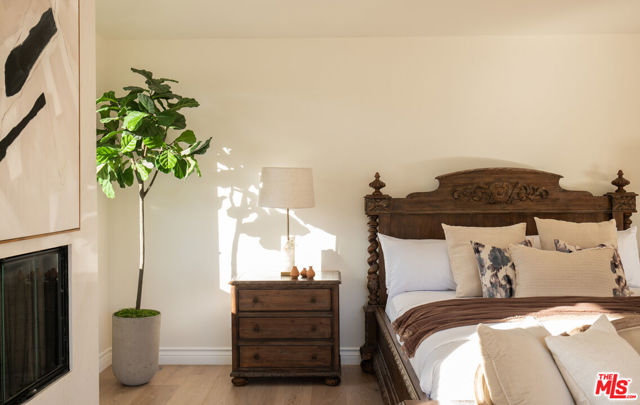 1113 Amherst Avenue, Los Angeles CA: https://media.crmls.org/mediaz/70c52717-dce1-415d-8831-965983dbfb07.jpg