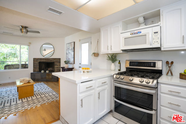 353 Mavis Drive, Los Angeles CA: https://media.crmls.org/mediaz/70c59170-83dc-49a2-ac4c-561ecffc69f4.jpg