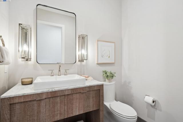 2621 Royal Oaks Dr, Alamo CA: https://media.crmls.org/mediaz/70c5a465-a177-44db-9763-c66128d9648c.jpg