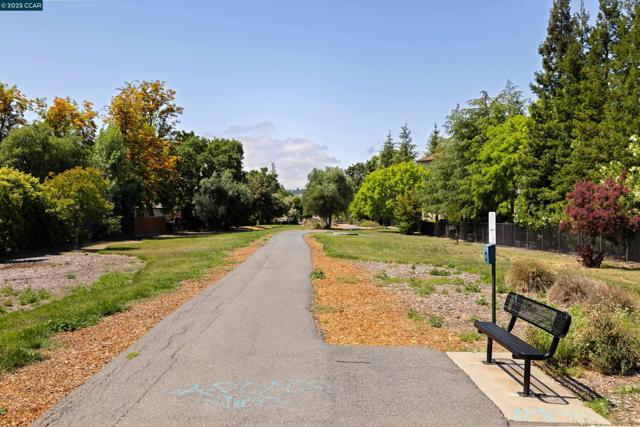 46 Matisse Ct, Pleasant Hill CA: https://media.crmls.org/mediaz/70c5f3a4-49ba-4569-9ad8-c93a59059dd1.jpg