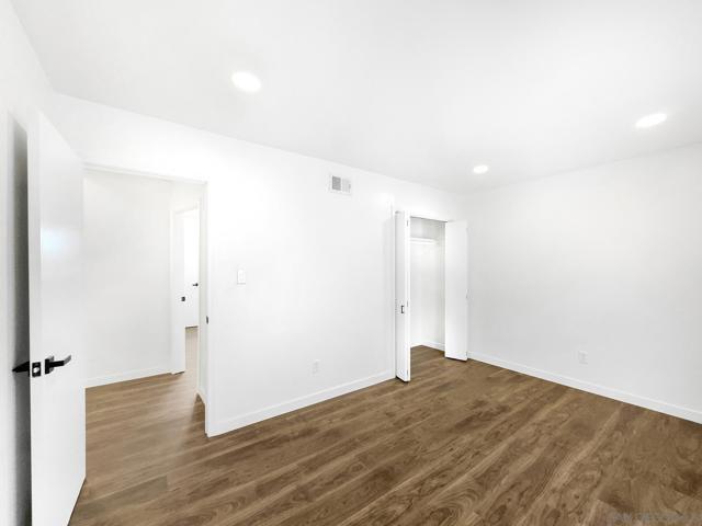 1427 Signal Ave, San Diego CA: https://media.crmls.org/mediaz/70c601b6-b2ab-4069-9083-c770fd50acc5.jpg