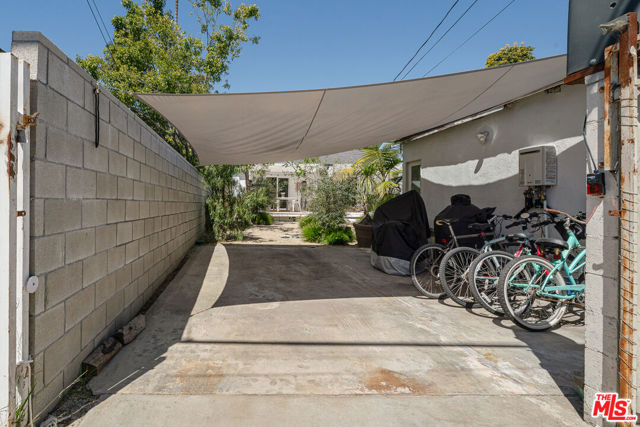 814 Angelus Place, Venice CA: https://media.crmls.org/mediaz/70c62967-a406-44ac-8d90-75affc831f7b.jpg