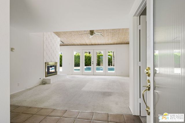 5111 E Bobolink Lane, Palm Springs CA: https://media.crmls.org/mediaz/70c75991-f602-4e39-94a9-57618ccf89f1.jpg