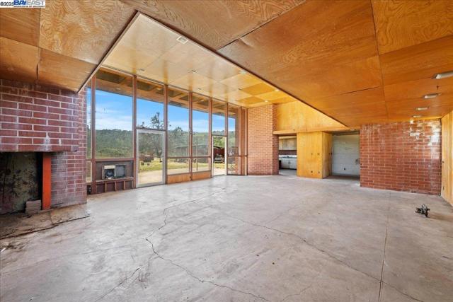 6400 Mines Rd, Livermore CA: https://media.crmls.org/mediaz/70c7b2fc-8bf0-4569-9139-2a44243b564b.jpg
