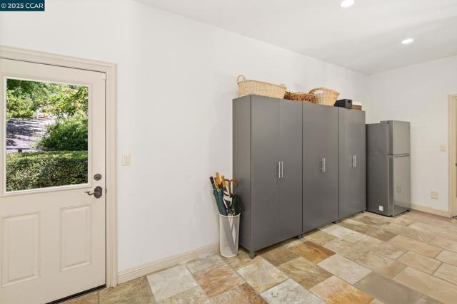 2540 Caballo Ranchero Dr, Diablo CA: https://media.crmls.org/mediaz/70c7cc72-e228-4fbd-ad6a-ef51dcc8df89.jpg