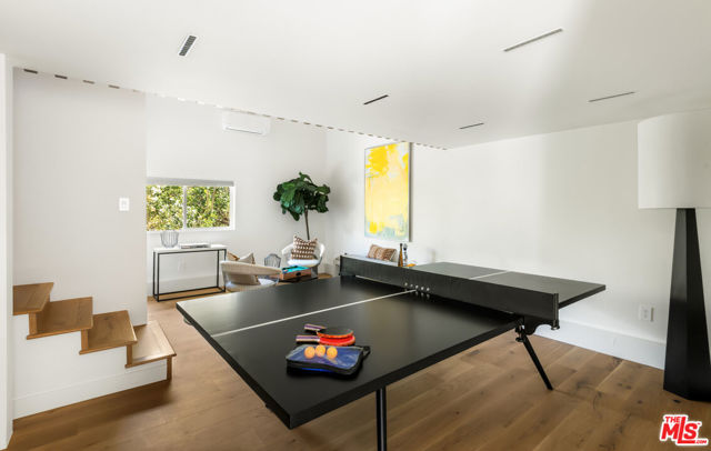 3375 Coldwater Canyon Avenue, Studio City CA: https://media.crmls.org/mediaz/70c8ed16-22ca-4f05-80a5-e6701fddfb7e.jpg