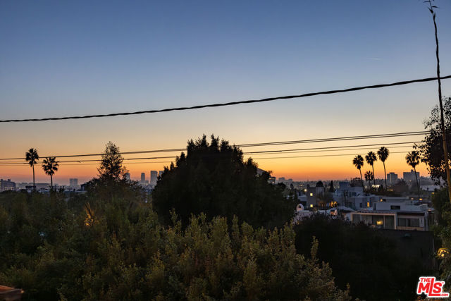 949 N Kings Road, West Hollywood CA: https://media.crmls.org/mediaz/70c9056f-2984-4fce-bff3-0c2750627d43.jpg