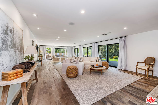 25010 Jim Bridger Road, Hidden Hills CA: https://media.crmls.org/mediaz/70c94339-3f4f-432c-bd1f-7c22e9f3cf7f.jpg