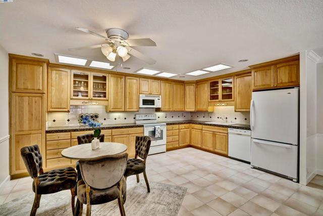 2217 Ptarmigan Dr, Walnut Creek CA: https://media.crmls.org/mediaz/70c9d76e-fe07-4b56-9753-e356c00f3471.jpg