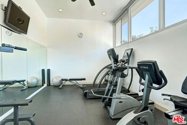 999 N Doheny Drive, West Hollywood CA: https://media.crmls.org/mediaz/70cad947-8fc0-421f-b7aa-a86158413817.jpg