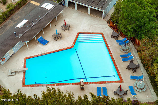 566 Rancho Road, Thousand Oaks CA: https://media.crmls.org/mediaz/70cadce8-81fc-4af0-b108-5886475c0e54.jpg