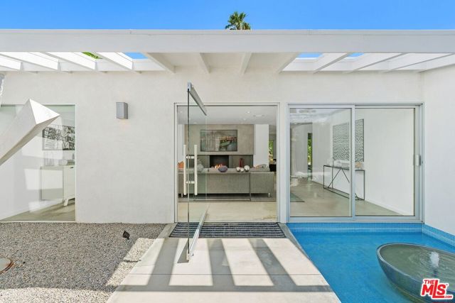 475 W Stevens Road, Palm Springs CA: https://media.crmls.org/mediaz/70cae29a-65f5-498a-8620-b616dca3dd79.jpg