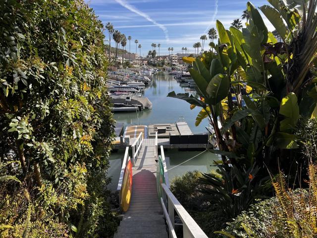 4587 Cove Drive, Carlsbad CA: https://media.crmls.org/mediaz/70cb796e-ffdf-445d-8598-c0b2325b98d6.jpg