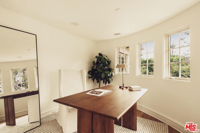 223 24th Street, Santa Monica CA: https://media.crmls.org/mediaz/70cc7ede-4bc2-4385-acf7-86c3002d4105.jpg