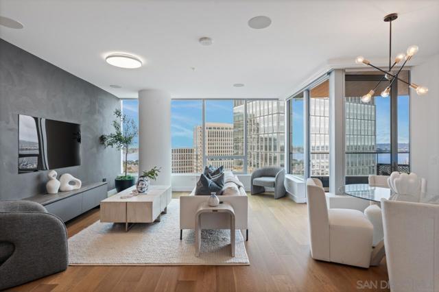 888 W E St, San Diego CA: https://media.crmls.org/mediaz/70cd0e14-d46d-4d5b-b317-abf8aacb44e0.jpg