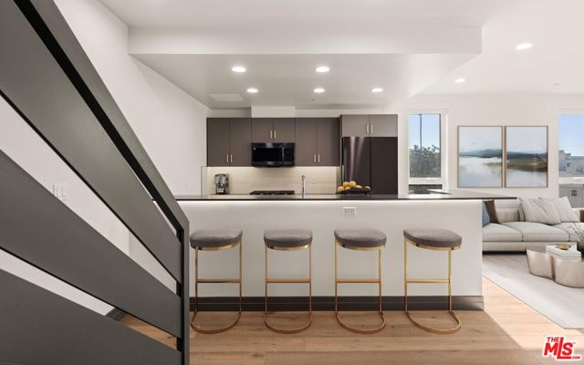 116 N Orlando Avenue, Los Angeles CA: https://media.crmls.org/mediaz/70cd1709-9534-4404-8e84-5ce8e088ba1c.jpg