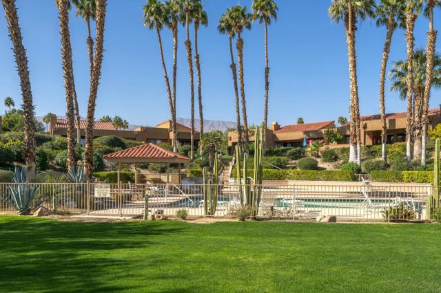 48629 Sundrop Court, Palm Desert CA: https://media.crmls.org/mediaz/70cdcaf8-1598-469c-a144-b6e3c17e0c69.jpg