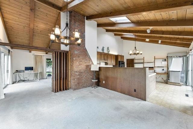 27763 Altamont Circle, Los Altos CA: https://media.crmls.org/mediaz/70ce275e-c7e4-4d8d-8a40-a453381c1132.jpg
