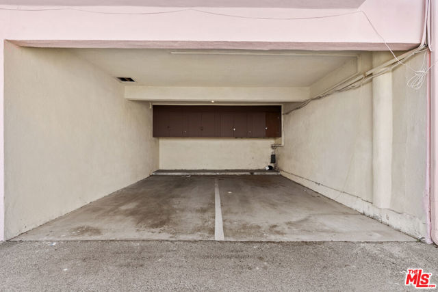 7825 W Manchester Avenue, Playa del Rey CA: https://media.crmls.org/mediaz/70ce40bd-3e27-46aa-a173-b485a1964969.jpg