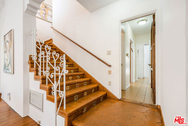 119 S Highland Avenue, Los Angeles CA: https://media.crmls.org/mediaz/70ce9375-98af-4246-baa1-5845217596f7.jpg