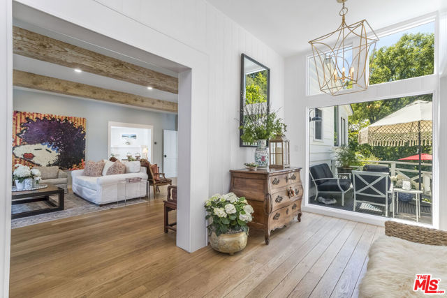 2205 Beverly Glen Place, Los Angeles CA: https://media.crmls.org/mediaz/70cf8059-8a9f-4d75-8447-78463468c723.jpg