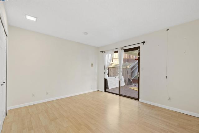 Image 31 of 42 For 300 Locust Dr  6
