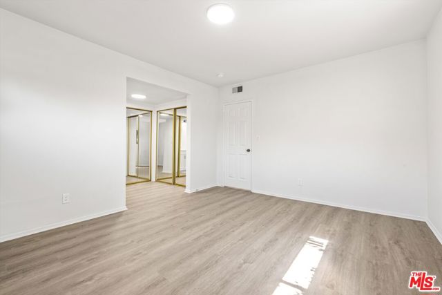 19717 Chase Street, Winnetka CA: https://media.crmls.org/mediaz/70d0826a-3808-4e57-ad5a-dd6585719980.jpg