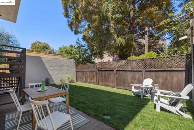 101 Palm Dr, Piedmont CA: https://media.crmls.org/mediaz/70d09152-a694-40e8-ab35-75b8666cff10.jpg