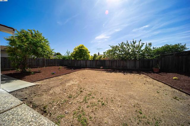 35459 Galen Pl, Fremont CA: https://media.crmls.org/mediaz/70d13e0e-4021-40d3-b16b-3d5222a7d68d.jpg