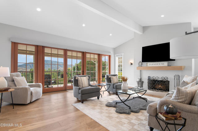 28329 Foothill Drive, Agoura Hills CA: https://media.crmls.org/mediaz/70d142f6-7506-4b70-b88f-4dac8d63bffc.jpg