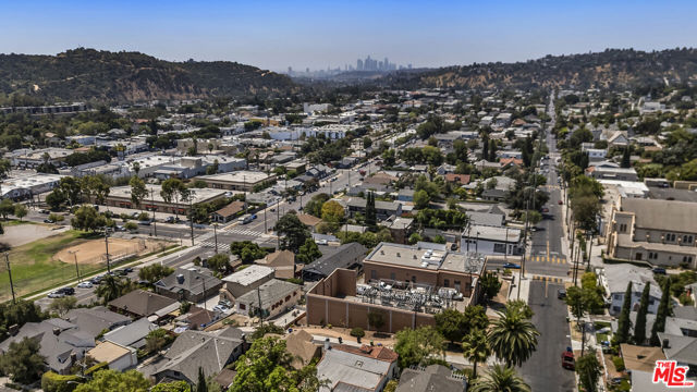 6105 Mount Angelus Drive, Los Angeles CA: https://media.crmls.org/mediaz/70d1a4ce-4a2e-45d7-b419-7d02dbbe9d13.jpg