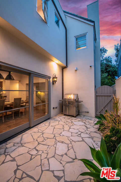 755 31st Street, Manhattan Beach CA: https://media.crmls.org/mediaz/70d23b6b-dd4f-48be-b055-9efa38293c0d.jpg