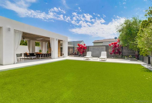 969 Adella Ave, Coronado CA: https://media.crmls.org/mediaz/70d2498e-7bdd-4d37-96b7-9a18dadc302a.jpg