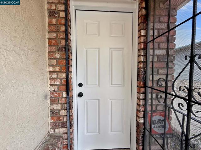 2129 Harrington Ave, Oakland CA: https://media.crmls.org/mediaz/70d2c5c6-b990-4163-a1ed-ebafcdf421fe.jpg