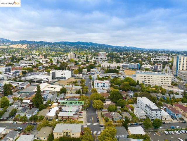 3802 Shafter Ave, Oakland CA: https://media.crmls.org/mediaz/70d2c933-0520-4aa4-bd57-3270fbee7ac5.jpg