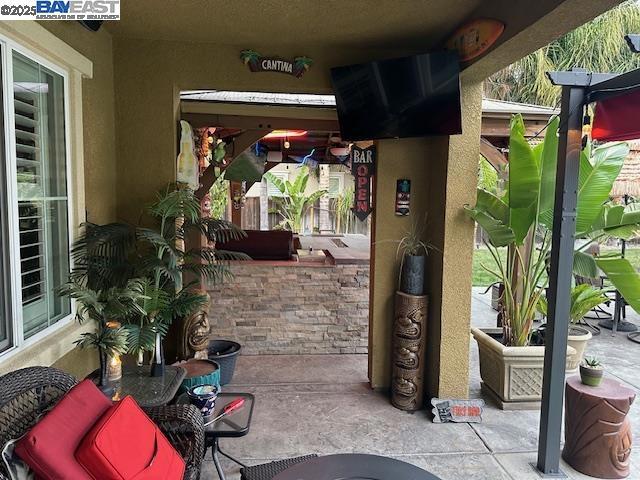 1050 Clear Lake Dr, Oakley CA: https://media.crmls.org/mediaz/70d2d67d-f1a8-4e38-a3ef-cdda51a500cb.jpg