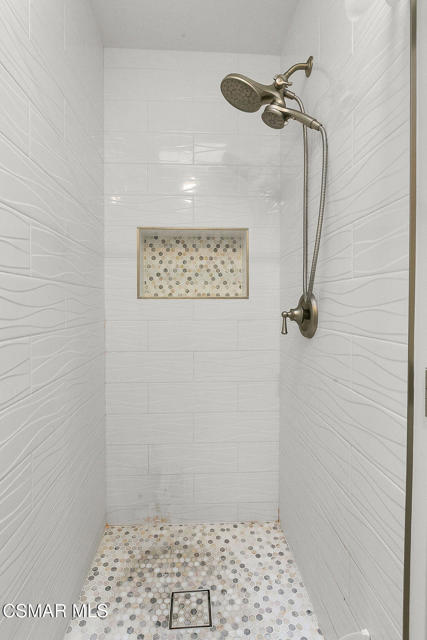 1778 E Avenida De Las Flores, Thousand Oaks CA: https://media.crmls.org/mediaz/70d3d9e0-9998-411c-937b-9d02f85a6d4e.jpg