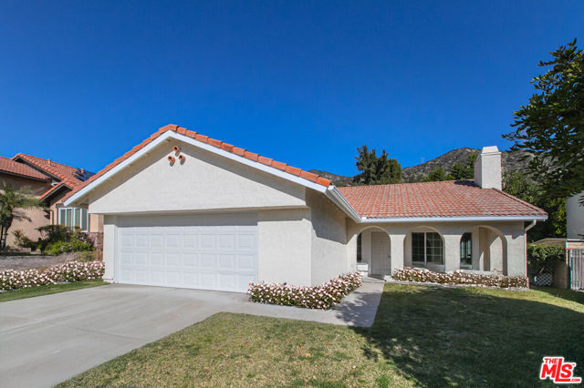 2593 Sunnydale Drive, Duarte CA: https://media.crmls.org/mediaz/70d3dedc-40ae-429d-9a2e-26948c1cf094.jpg